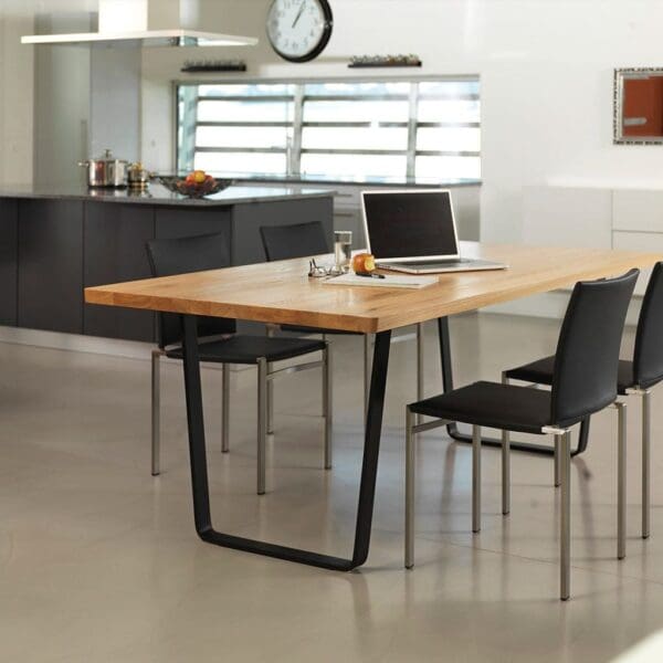 Tisch MOMENTUM - Der Standhafte