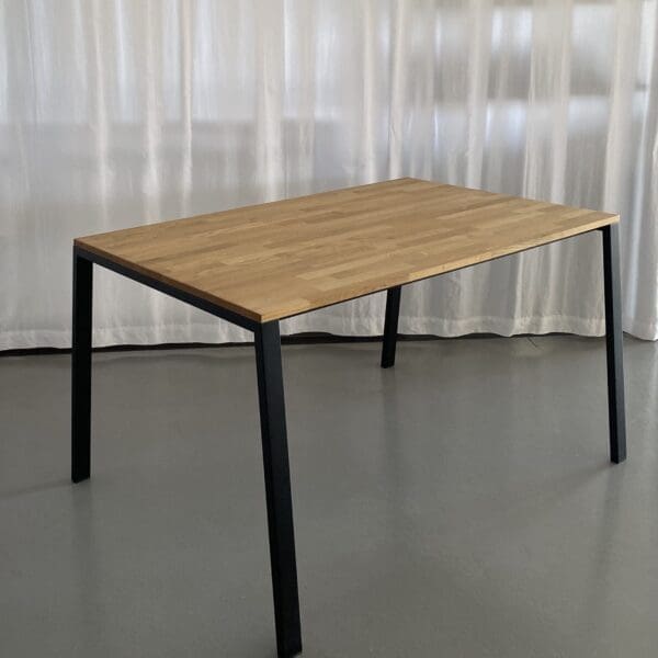 Tisch SARI Eiche 135 x 80 cm